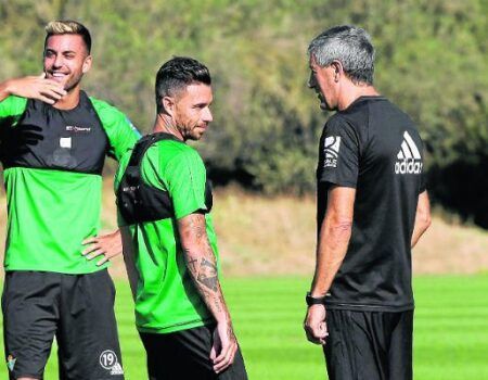 Setién: «Rubén sigue igual de eficaz que siempre, pero para otras cuestiones anda un poco justo»