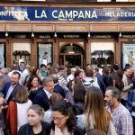 Un juzgado da la razón al Ayuntamiento frente a la confitería La Campana que seguirá sin veladores
