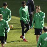 Junior y el meta Pedro, grandes novedades en la convocatoria del Real Betis para Riazor
