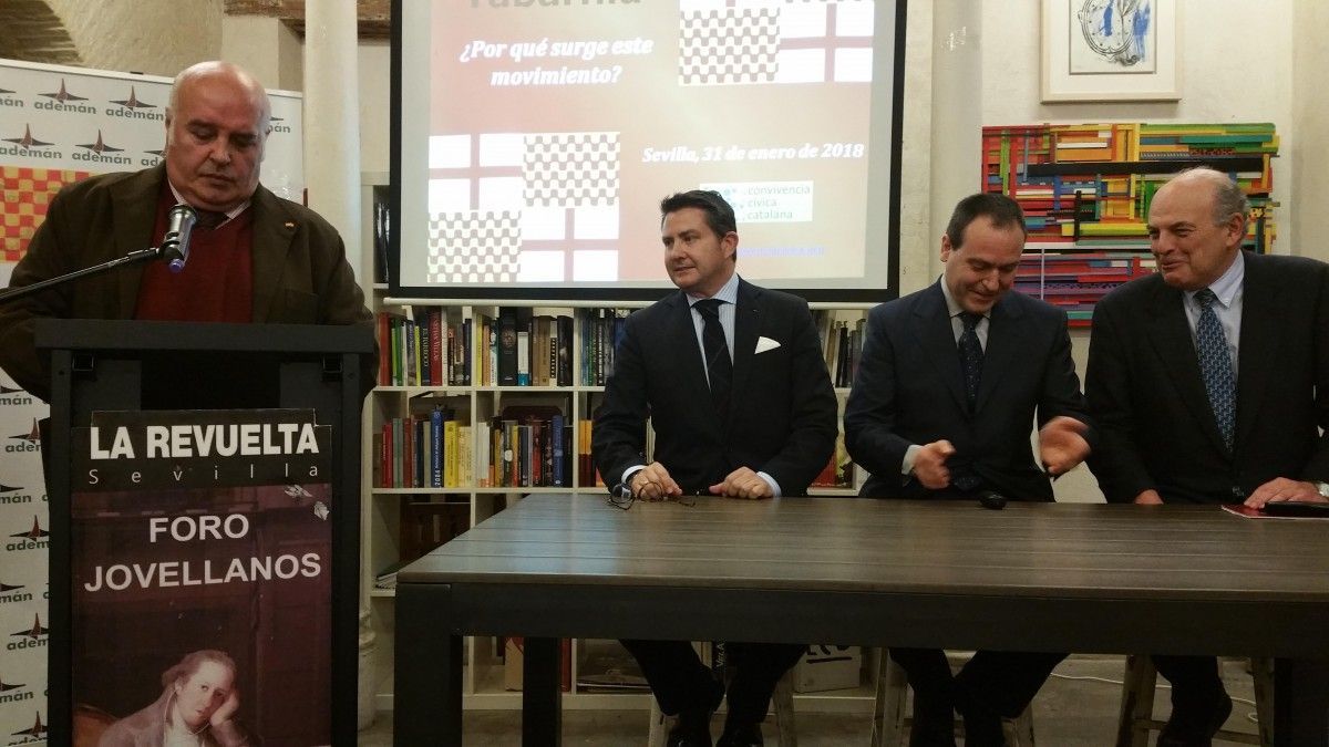 La mesa redonda fue presentada por Juan María del Pino, de Ademán