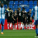El Sevilla FC resuelve sin brillo un partido muy bronco ante un Málaga que enfila la Segunda