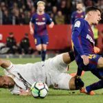 Empate con sabor a derrota de un Sevilla FC que debió golear a un Barça errático al que salvó Messi (2-2)