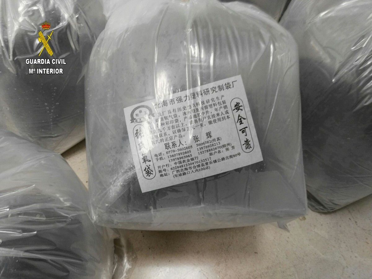 Detalle de una de las bolsas donde se transportaban los alevines de angulas