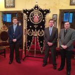 Pasión recupera un estandarte del siglo XIX como insignia conmemorativa del VIII centenario de la Orden de la Merced