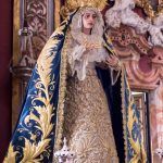 Pasión estrena un nuevo manto bordado de traslado para la Virgen de la Merced