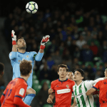 El Real Betis no deja su puerta a cero en tres partidos seguidos en Primera desde el debut como titular de Adrián San Miguel en 2012