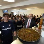La plantilla sevillista se conjura en torno a una paella antes de recibir al Valencia y visitar al United