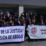 Los abogados se manifiestan en defensa de la profesión