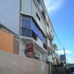 Una niña de tres años ingresada muy grave tras caer desde un tercer piso