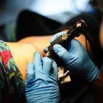 Detenido un tatuador de Castilleja acusado de abusar sexualmente de una clienta