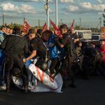 Dos heridos graves en una carga policial contra funcionarios de prisiones en Morón