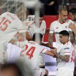 El Sevilla FC gana a la Real Sociedad al estilo Caparrós y recupera la séptima plaza