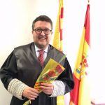 El juez Serrano regresa a su despacho de Sevilla tras serle concedida la excedencia