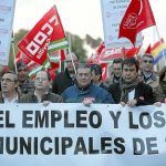 Los sindicatos amenazan la paz social lograda por Espadas en el final de la legislatura