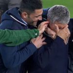 Las lágrimas de Setién mientras el Villamarín lo vitoreaba: «Con el tiempo se reblandece uno, estamos muy emocionados»