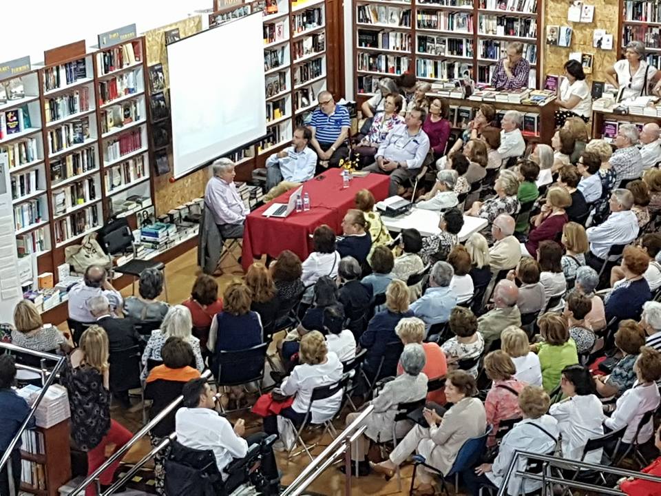 Numeroso público asistió a la presentación de la obra de Enrique Valdivieso