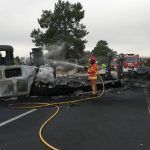 Arde un camión con 20.000 litros de gasóleo en la A-49 sentido Sevilla