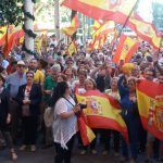 Cientos de sevillanos se manifiestan exigiendo la convocatoria de elecciones generales