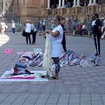 Los manteros toman la Plaza de España