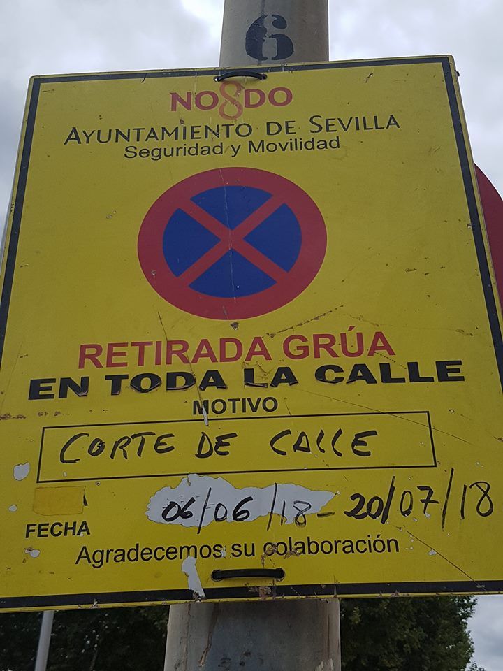La prohibición de aparcar en la zona se ha ampliado un mes y medio más