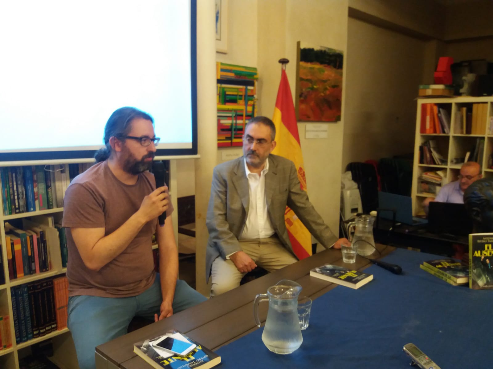El crítico literario Fran G. Matute fue el encargado de presentar el último libro de Rivero Taravillo.