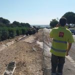 Activado el Plan de Emergencias por el vuelco de un camión cisterna con sulfato férrico en la A.49, en Huévar