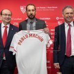 El Sevilla FC será el primero en competir y va el último en fichajes, mientras sus directos rivales aceleran