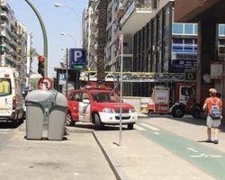 Desalojan un edificio de República Argentina por el incendio de varios coches