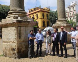Arrancan las tareas de limpieza y conservación de las columnas de la Alameda de Hércules