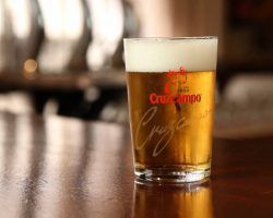 Cruzcampo se pone a fabricar máscaras protectoras para los sanitarios   