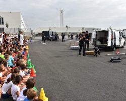 La Policía Nacional con los más pequeños en el Summer Camp CEU