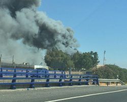Aparatoso incendio en una chatarrería de Dos Hermanas
