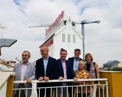 Ayuntamiento y Cruzcampo formalizan el acuerdo para la cesión y rehabilitación del edificio Palomar
