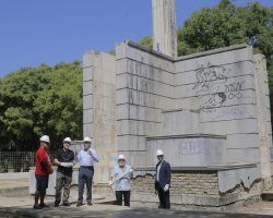 Comienza la demolición de la fuente del Parque Amate, a petición de los vecinos