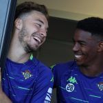 Junior tendrá una cláusula de 50 millones de euros tras firmar su renovación