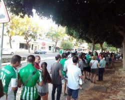Las taquillas en Chapín se colapsaron y hubo aficionados que entraron comenzada la segunda parte