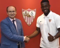 Joris Gnagnon firma por cinco años con el Sevilla FC, que pagará 15 millones al Stade Rennais