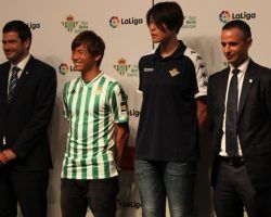Takashi Inui ya ha sido presentado en Tokio como nuevo jugador del Real Betis, con el dorsal ’14’