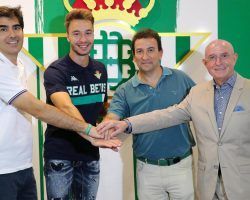 El Real Betis hace oficial la renovación de Loren hasta 2022