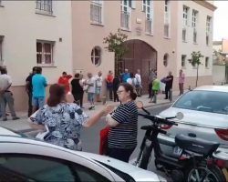 Decenas de personas necesitadas «tratadas como animales» en los Servicios Sociales de San Jerónimo