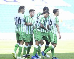 El Betis cierra su gira británica con un nuevo triunfo