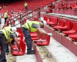 El Sevilla FC pide disculpas y busca soluciones a los desalojos en la remodelada tribuna a de Fondo