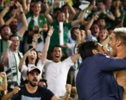 Roque Mesa estuvo bien expulsado y Machín hizo un Poyet