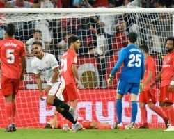 El Sevilla FC brinda ante el Madrid la que ha podido ser la mejor primera parte del Siglo