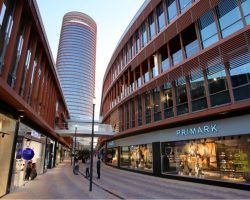 Más de 60.000 personas visitaron el centro comercial Torre Sevilla en su inauguración