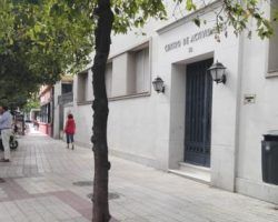 Cruz Roja paraliza el Centro de Atención a Inmigrantes tras ocultarlo a vecinos e instituciones