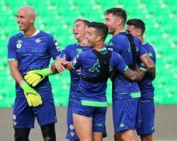 Setién convoca a todos los disponibles para el derbi