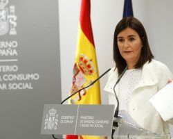 Montón dimite como ministra arrastrada por las irregularidades en su máster