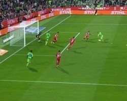 Junior estaba en línea cuando anotó el que pudo ser el 0-2