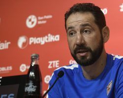 Machín: «Con el escudo no se gana, el año pasado el Sevilla luchó con el Getafe por las plazas europeas»